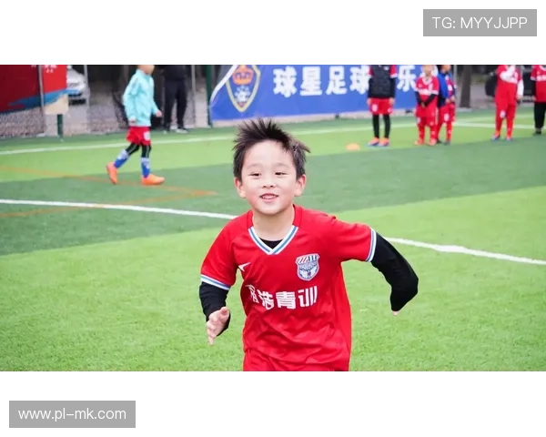 足球球星亲自辅导儿子训练 揭秘明星父亲如何传授足球技巧与人生智慧 足球球星亲自辅导儿子训练 揭秘明星父亲如何传授足球技巧与人生智慧