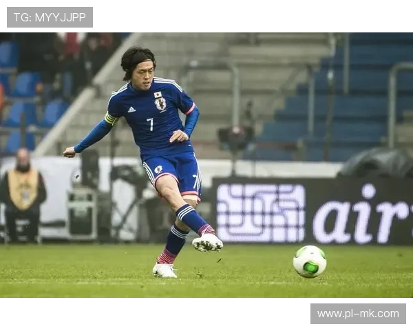 足球球星身着西服展现魅力气质 突破运动界限的时尚新风潮 足球球星身着西服展现魅力气质 突破运动界限的时尚新风潮